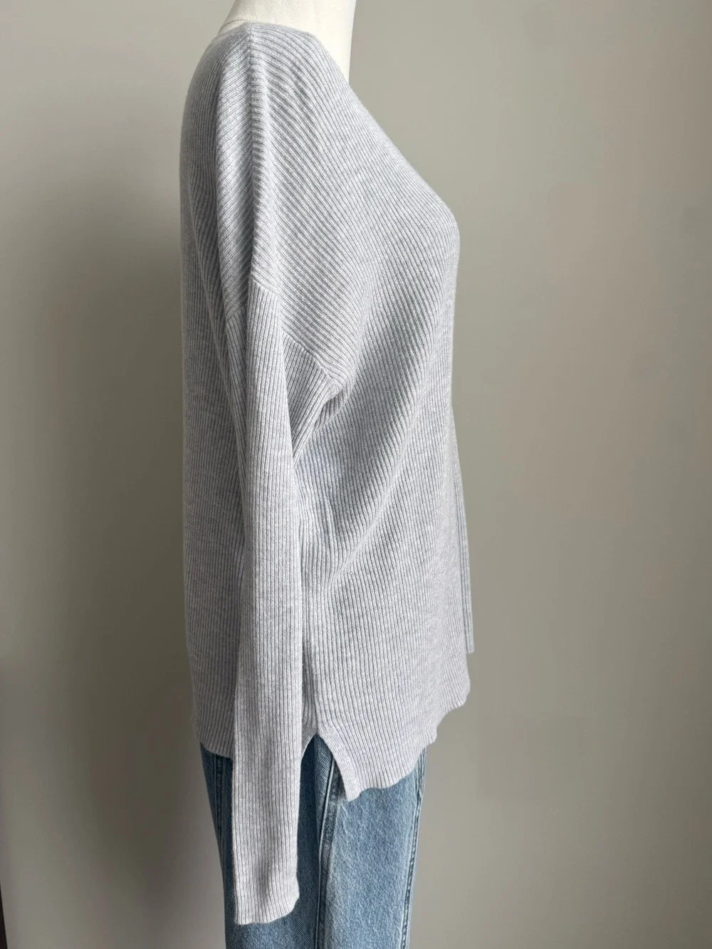 ABOUND Light Heather Gray Ribbed V-Neck Sweater